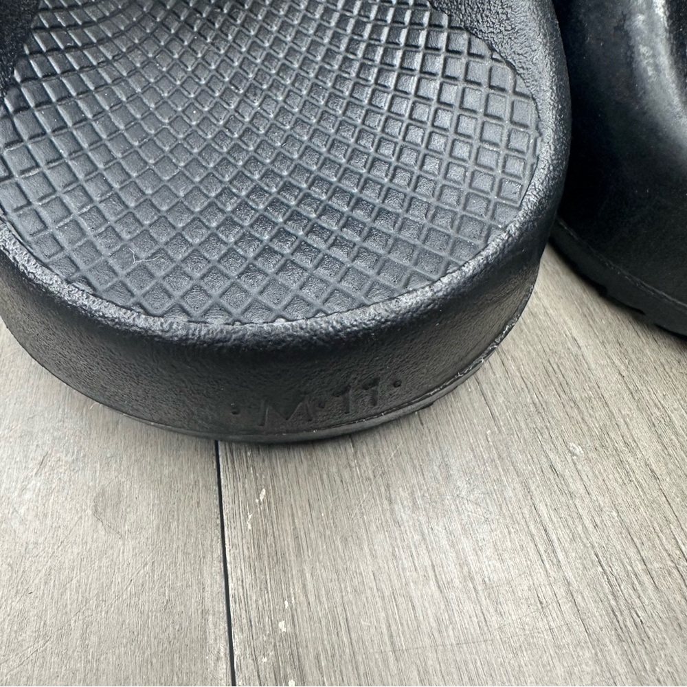 Chaco Z/1 Adjustable Strap Classic Sandal Men Split Gray
Men’s 11 - Picture 4 of 9